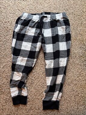 Old Navy Black and White Plaid Joggers